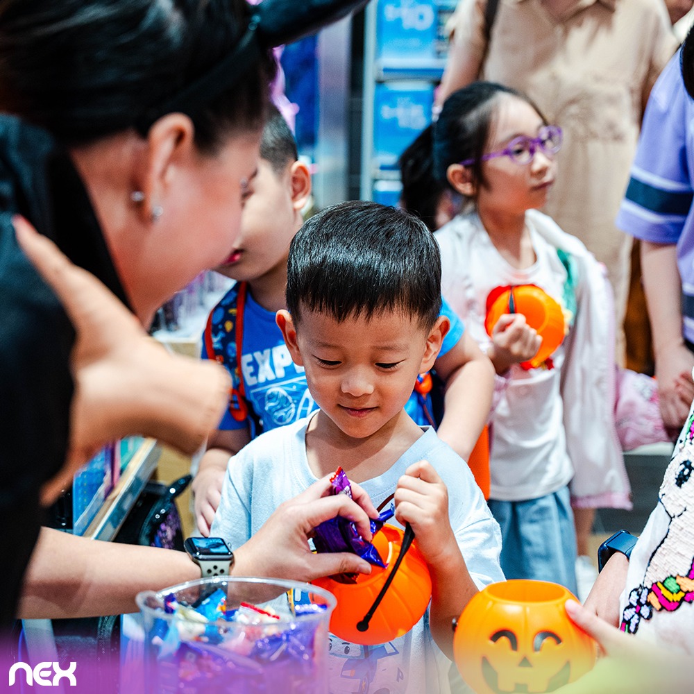 A festive Halloween photobooth setup