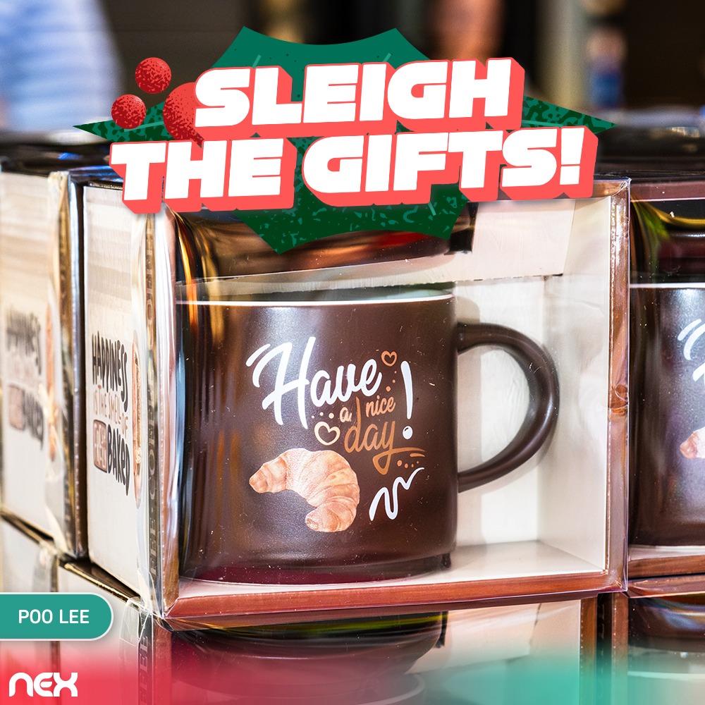 An overview of the bustling atmosphere at the Christmas Market Fair.