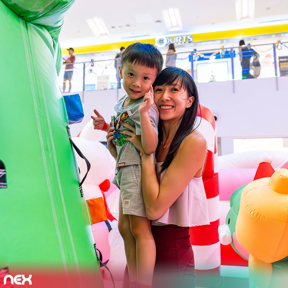 Happy visitors posing with LINE FRIENDS minini characters